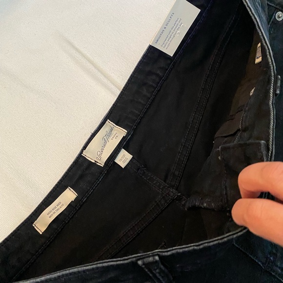 Universal Thread Women’s Black High Rise Midi Shorts 14/32R NWT - Picture 4 of 6